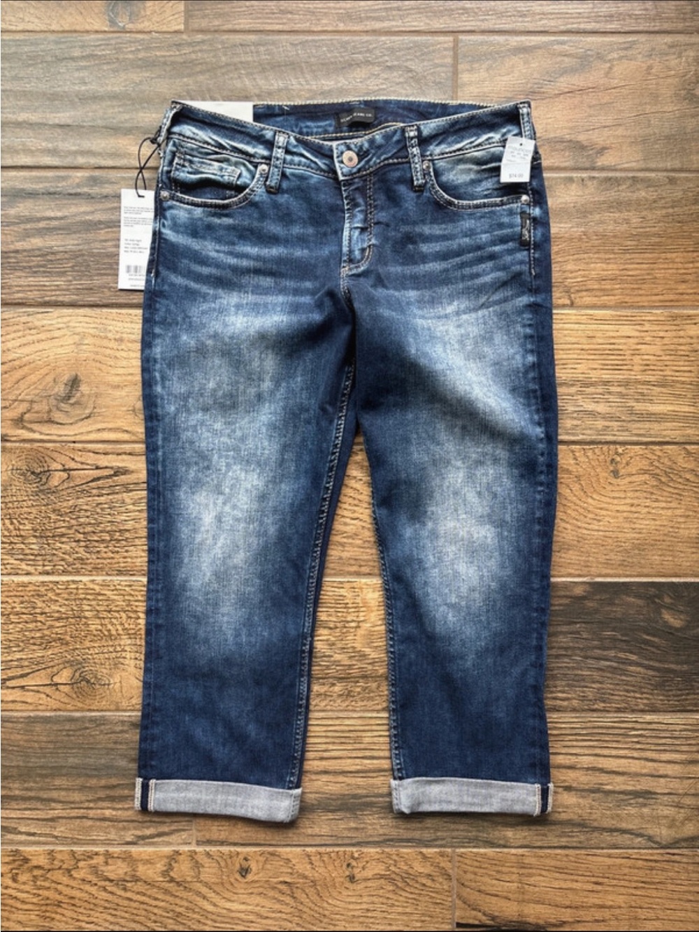 Classic Mid-Rise Blue Washed Women’s Suki Silver Jeans Capri
